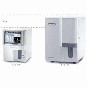 Comparativa entre analizadores hematológicos Mindray BC-5150 y BC-5300 mostrando diferencia de tamaño y capacidad.